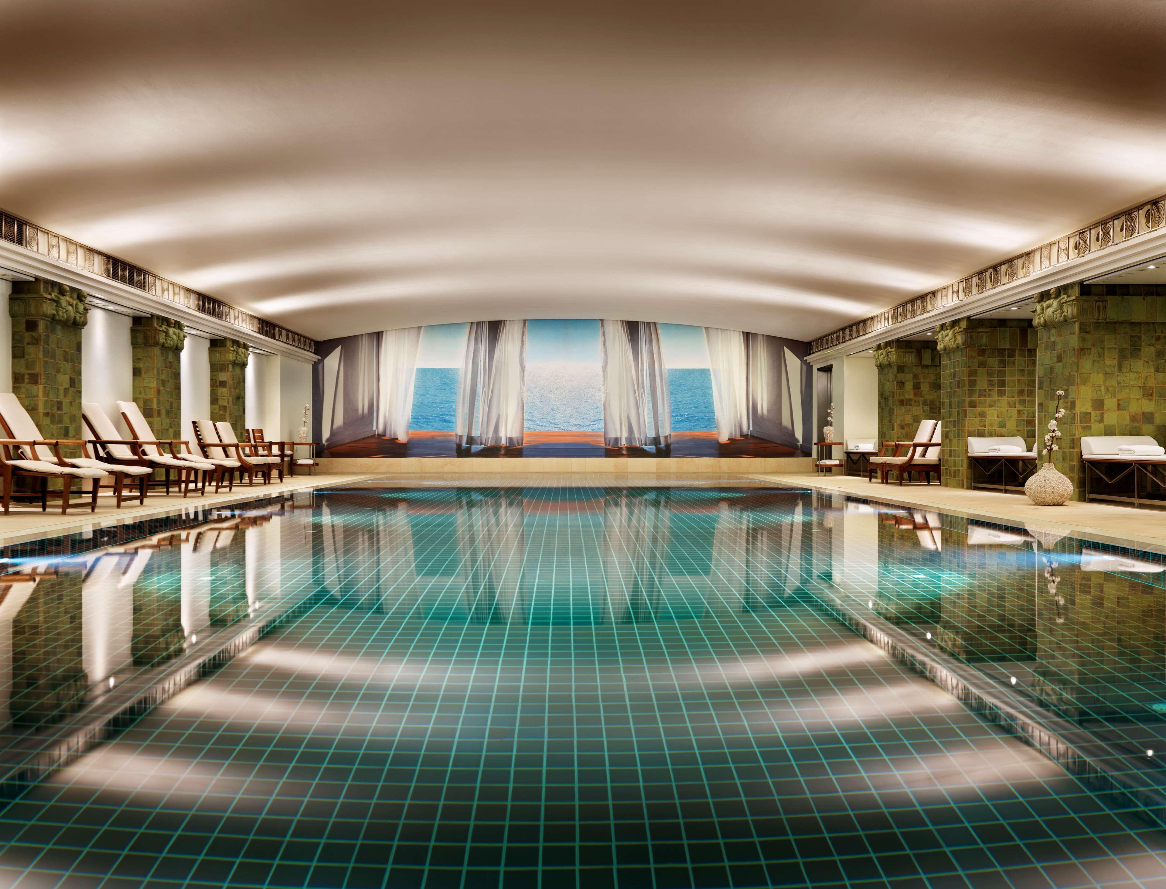 Conrad Hamburg Hotel Екстериор снимка The pool at The Spa at The Landmark