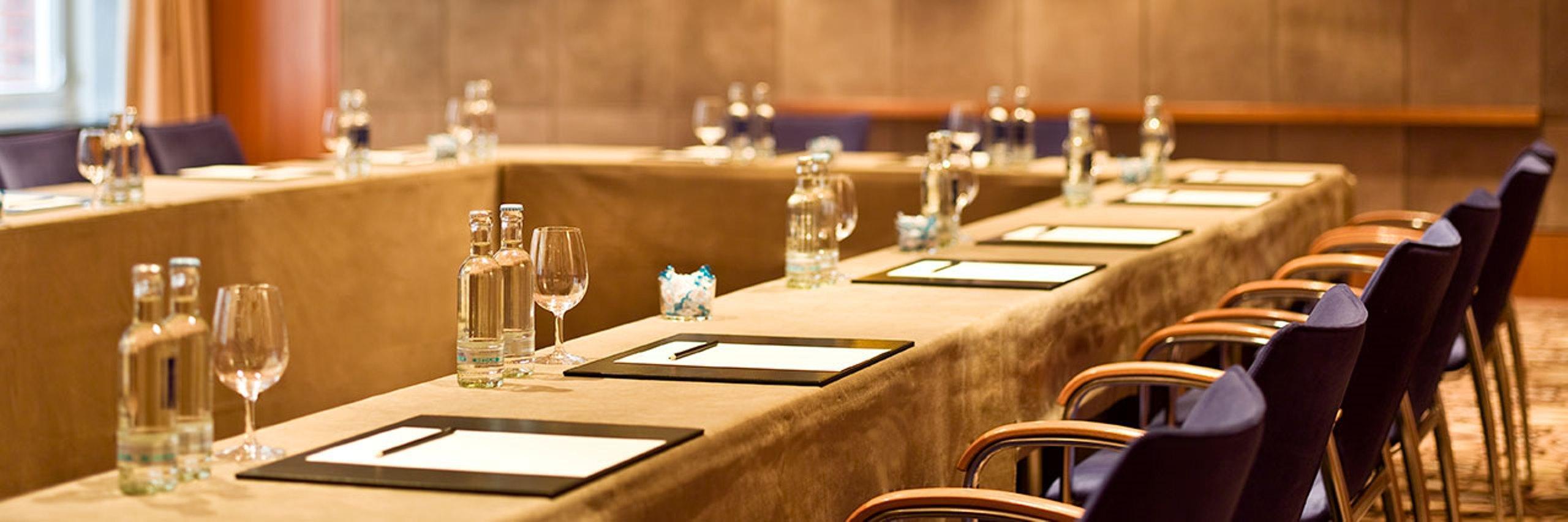 Conrad Hamburg Hotel Екстериор снимка A meeting room at the InterContinental