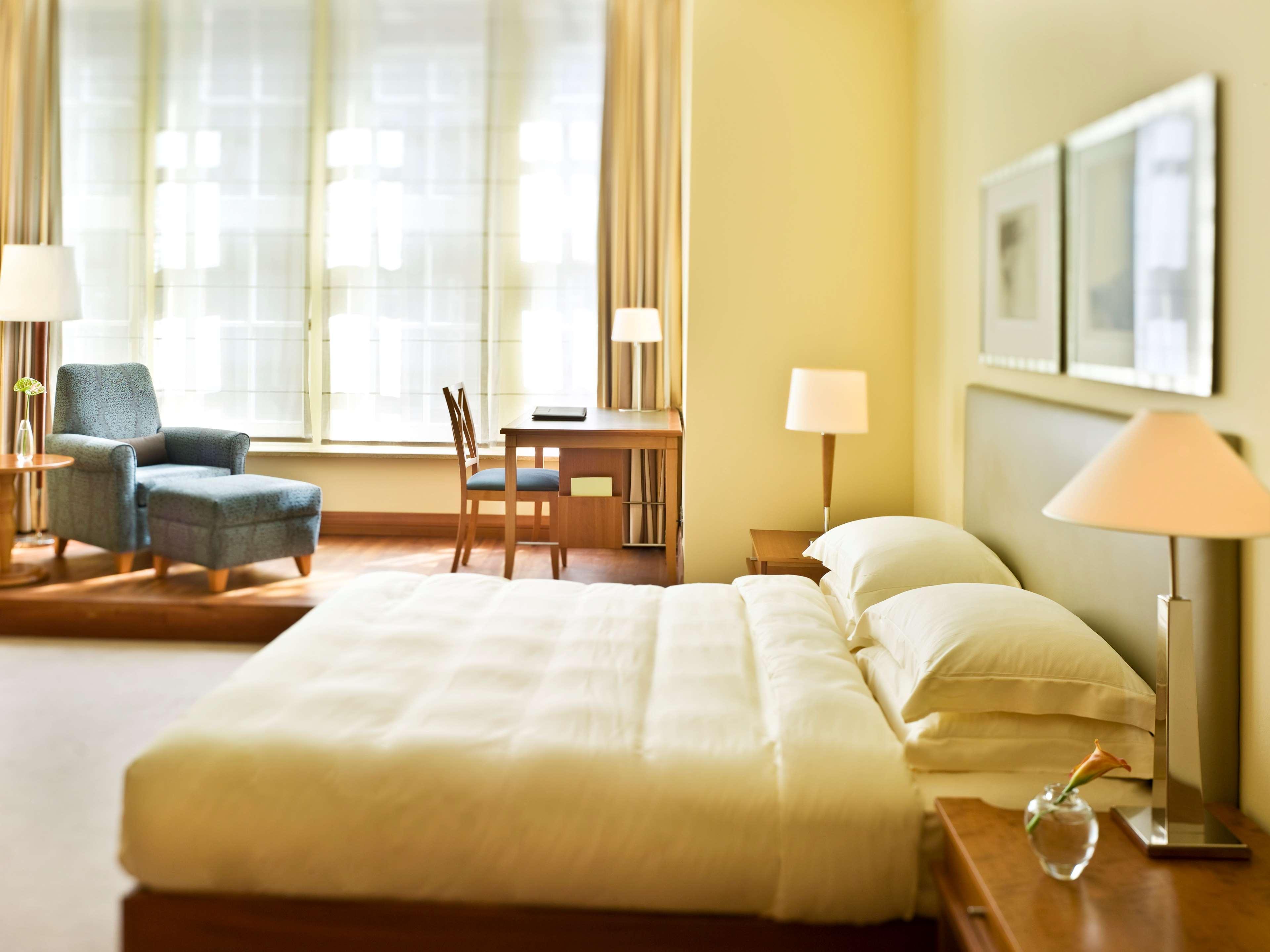 Conrad Hamburg Hotel Стая снимка A room at the Mandarin Oriental, Munich