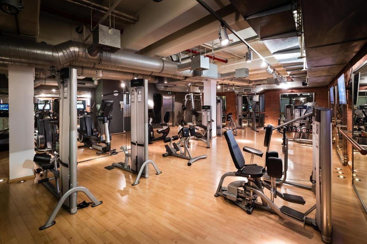 Conrad Hamburg Hotel Екстериор снимка The gym at the Mandarin Oriental, New York
