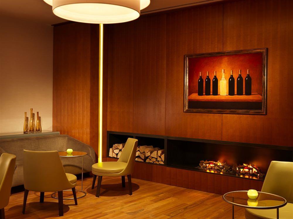 Conrad Hamburg Hotel Екстериор снимка A fireplace in a home
